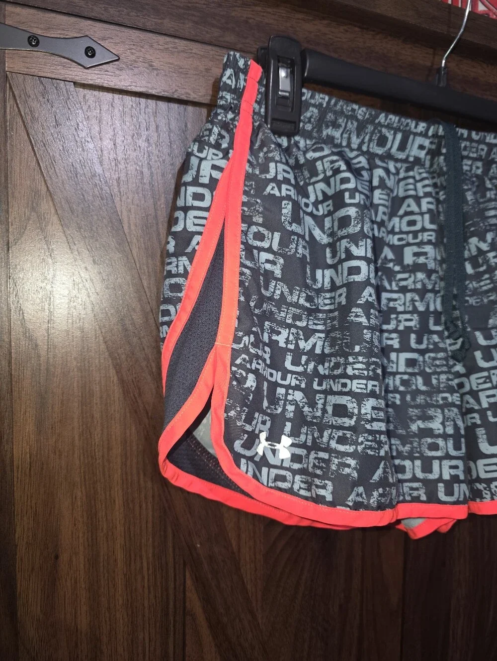 Women's Athletic UNDER ARMOUR Logo Shorts ~~ Size Medium